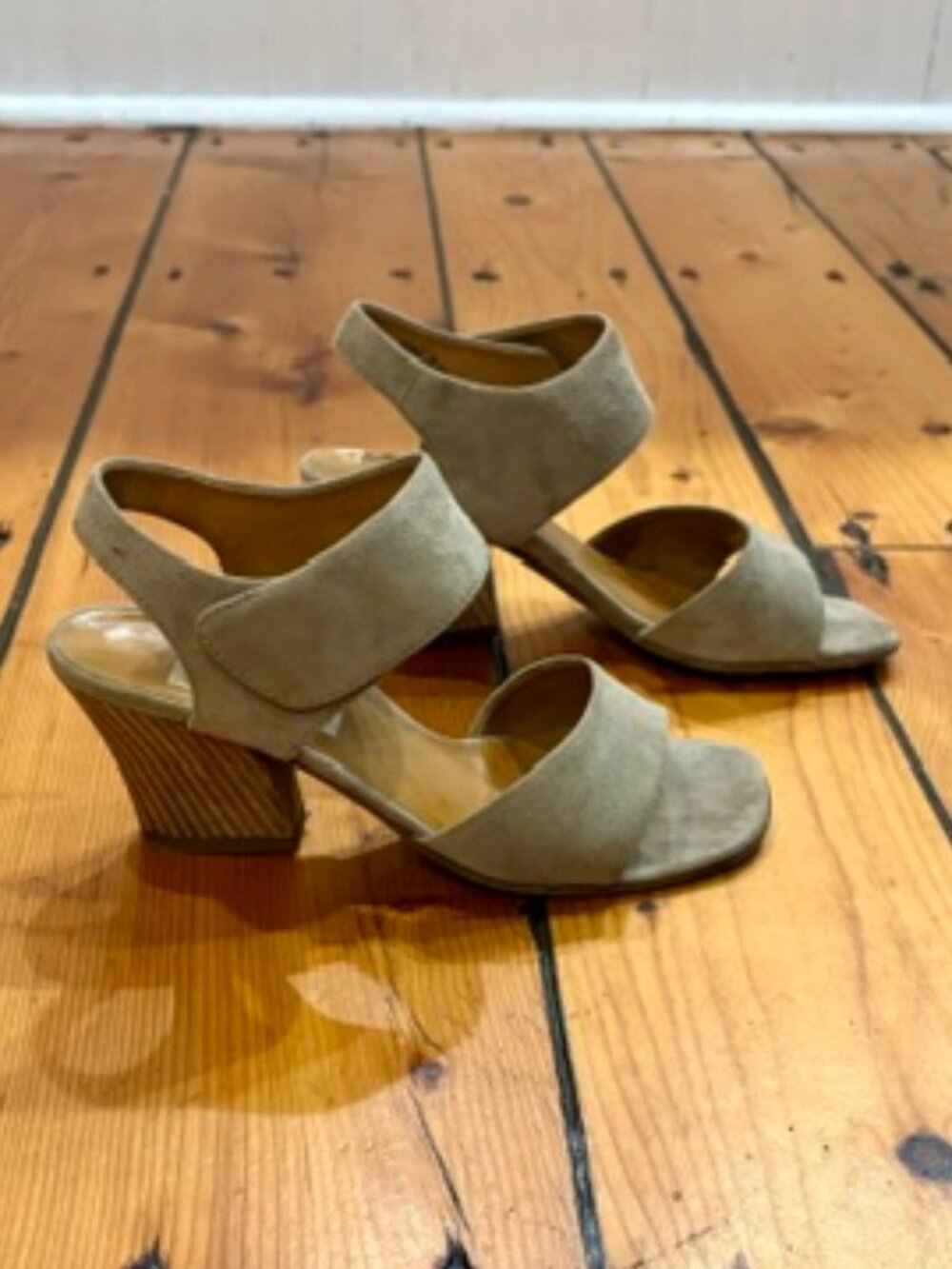 Paul Green Leanna Taupe Tan Seude Sandals With Block Heel, size 7